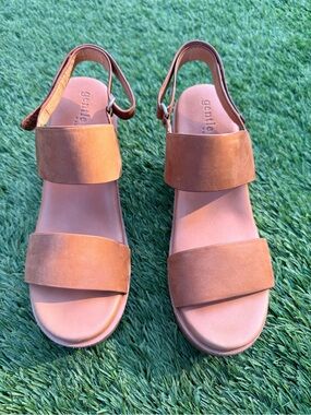 NWOT- Chestnut Brown Platform Sandals